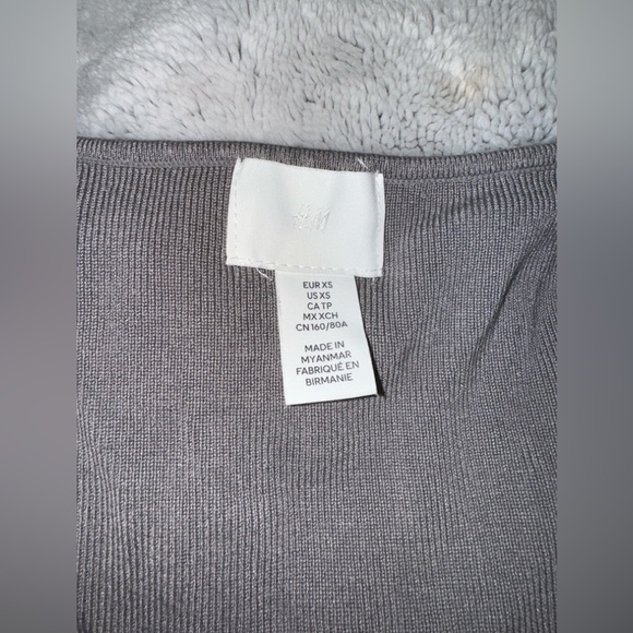 H&M Fitting Long Sleeve Top - Picture 2 of 3